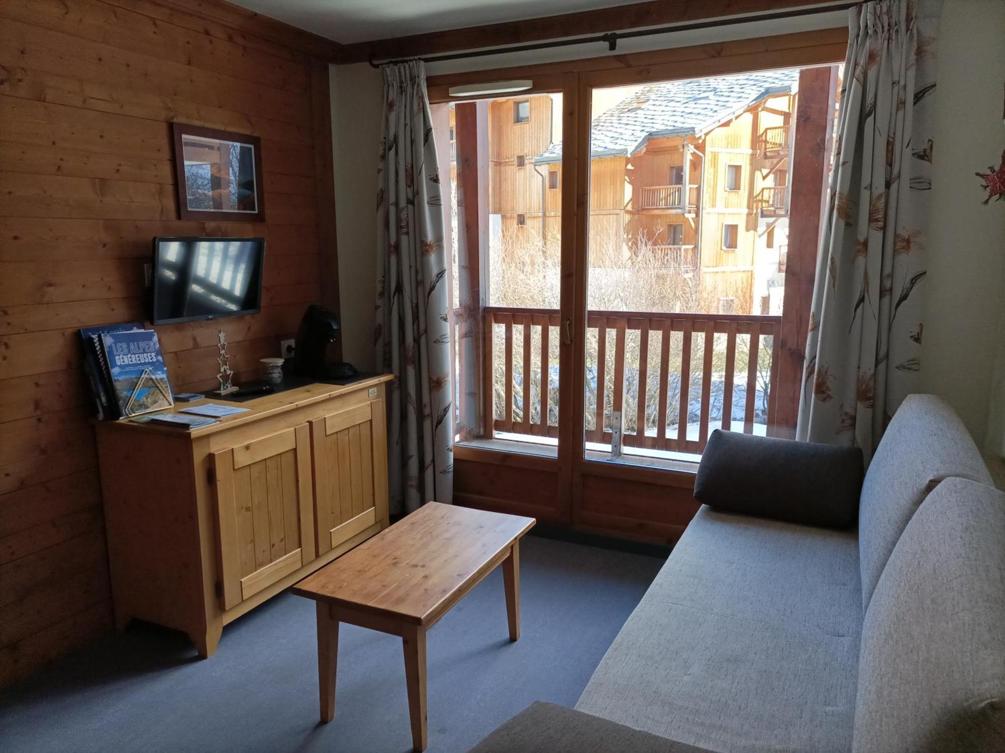 Résidence Les Alpages 4 étoiles - Appartement 4 personnes - Piscine, Hammam, Sauna, Jacuzzi - ValCenis 73480 Lanslebourg-Mont-Cenis Habitación foto